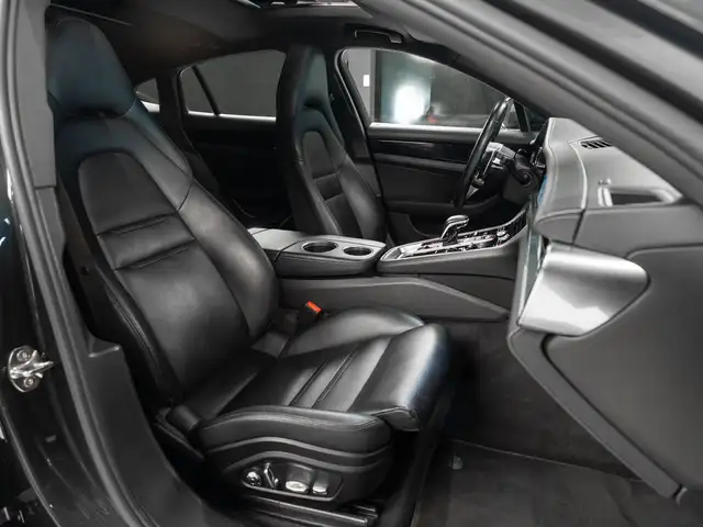 Porsche Panamera view 11