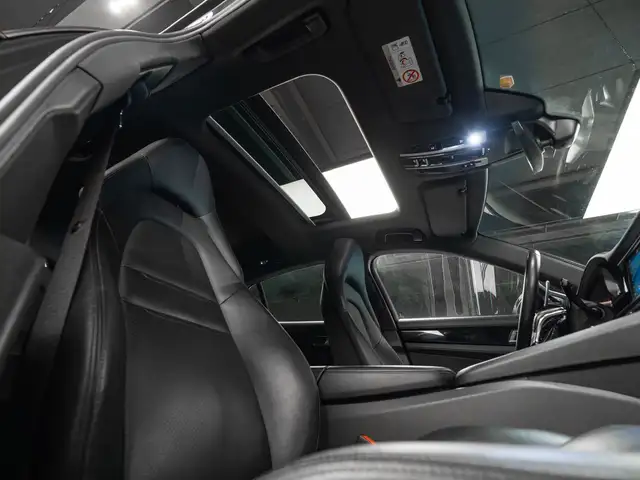 Porsche Panamera view 17