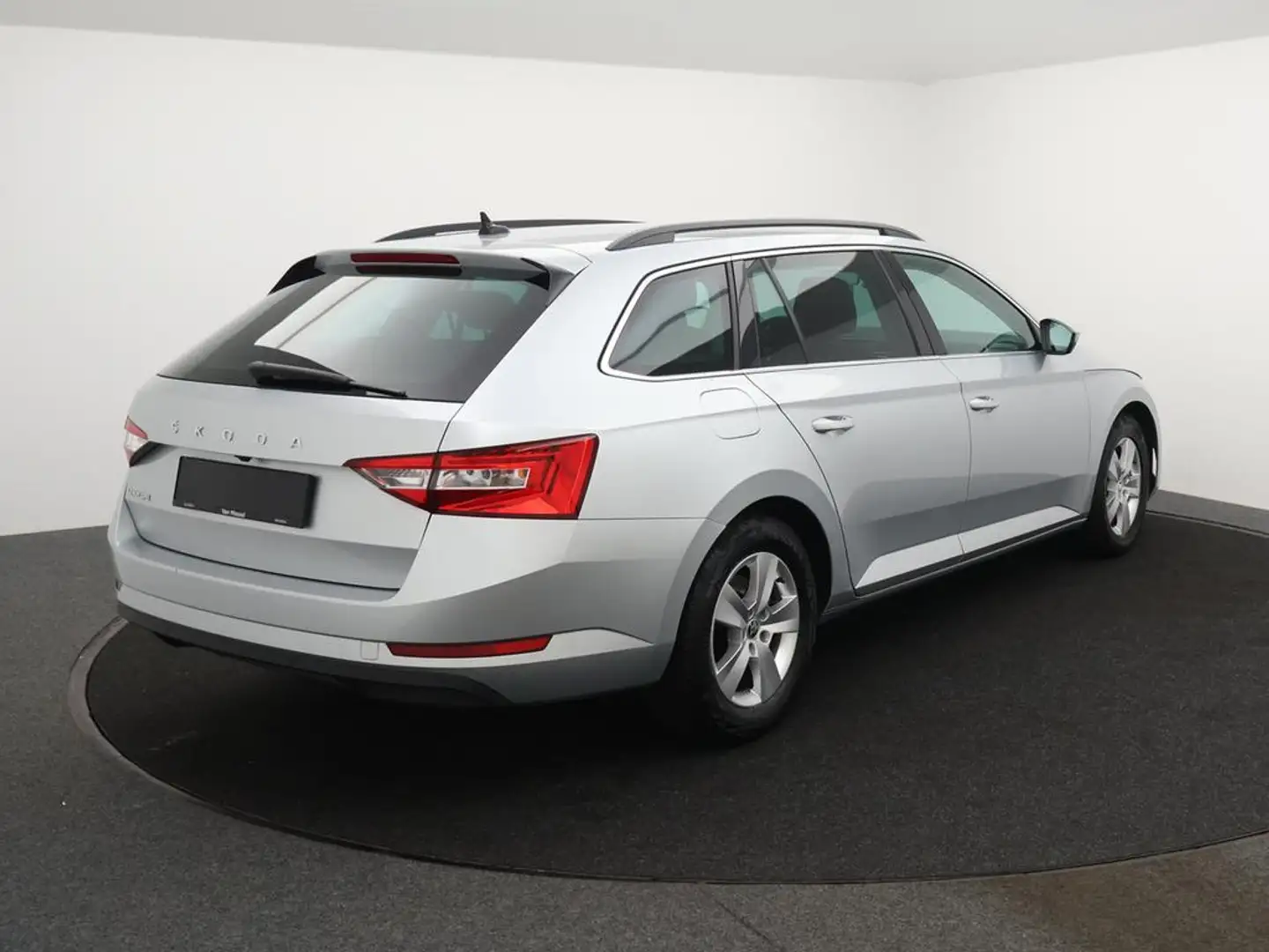 Skoda Superb Superb Wagon Clever 2.0TDI 150PK *AUTOMAAT*CAMERA*PDC*KEYLESS*NAVI*ZETELVERWARMING*DIGITAL DASHBOARD*... Silber - 2