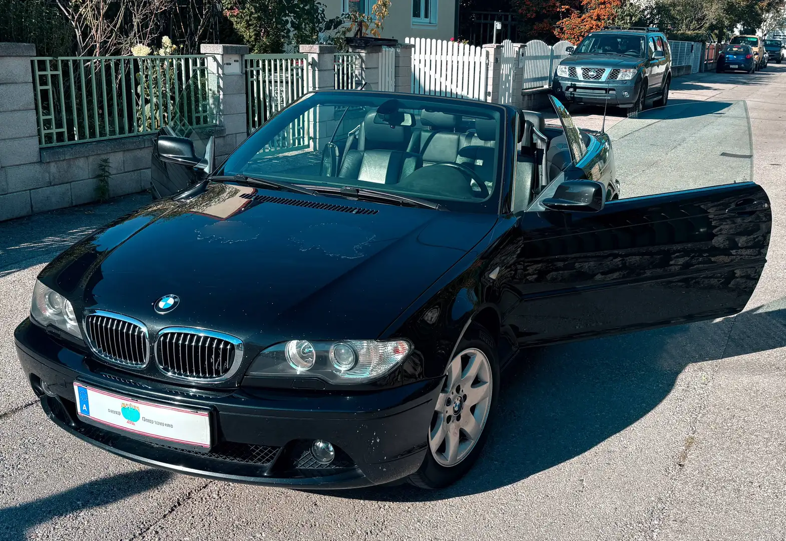 BMW 325 325i Cabrio Aut. Schwarz - 2