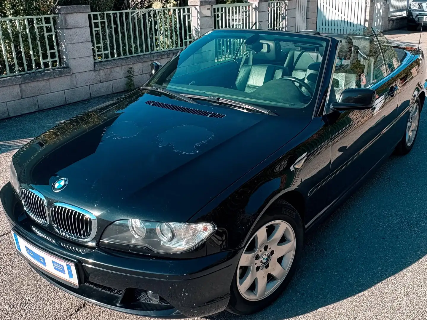 BMW 325 325i Cabrio Aut. Schwarz - 1