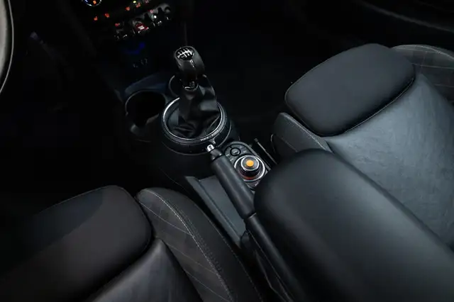 Mini Hatch view 10