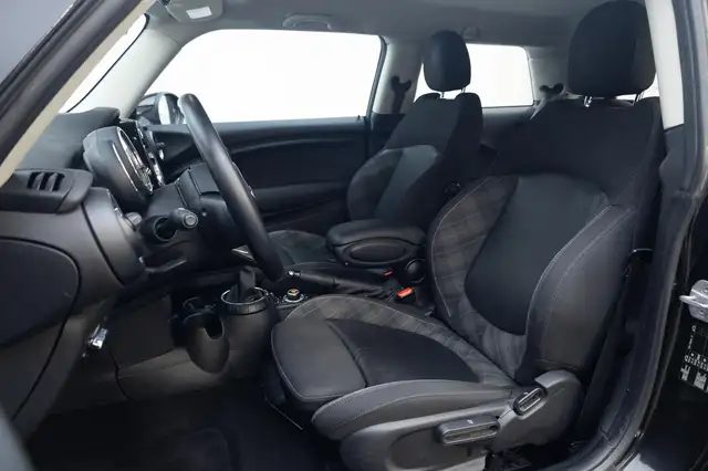 Mini Hatch view 5
