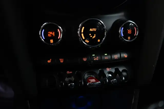Mini Hatch view 12