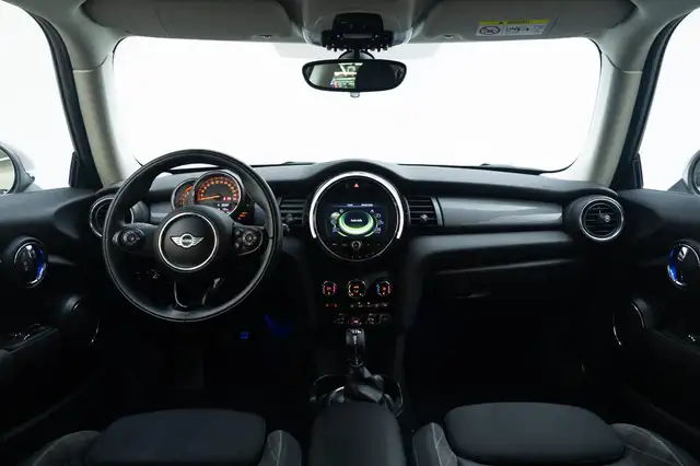 Mini Hatch view 4