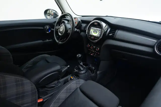 Mini Hatch view 8