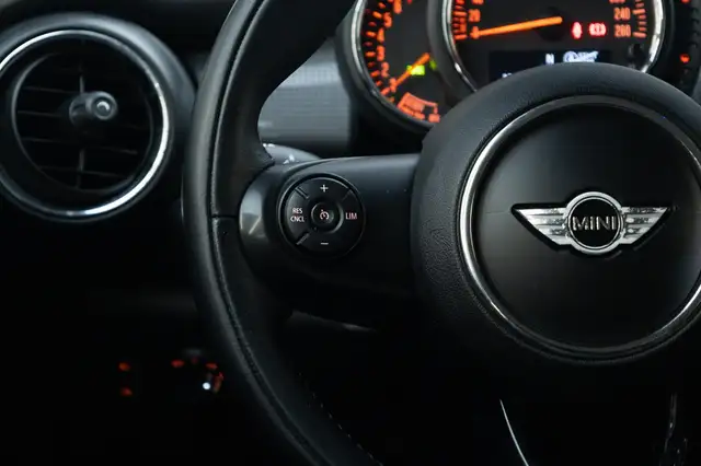 Mini Hatch view 17