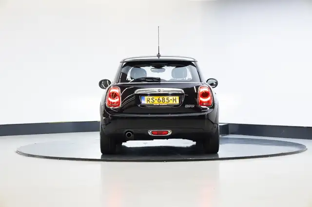 Mini Hatch view 24
