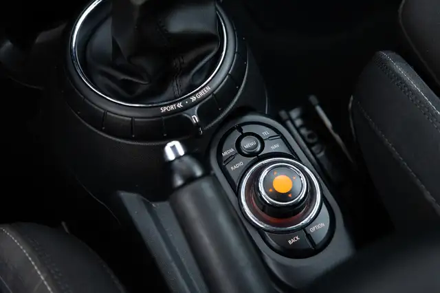 Mini Hatch view 11