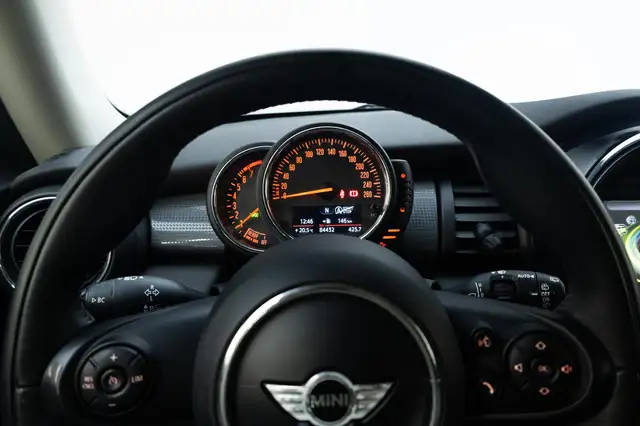 Mini Hatch view 16