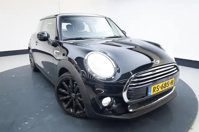 Mini Hatch view 3