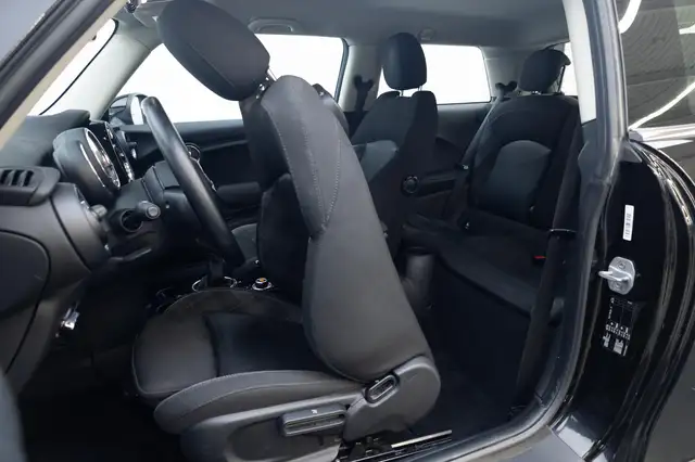 Mini Hatch view 6