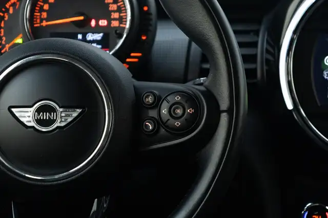 Mini Hatch view 18
