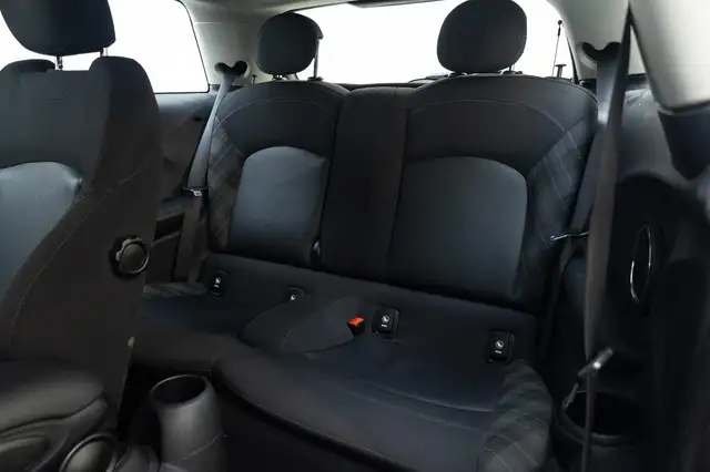Mini Hatch view 7