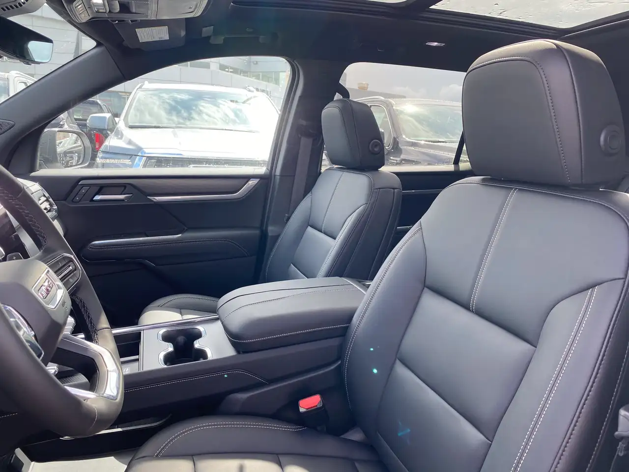 GMC Acadia снимка GMC Acadia