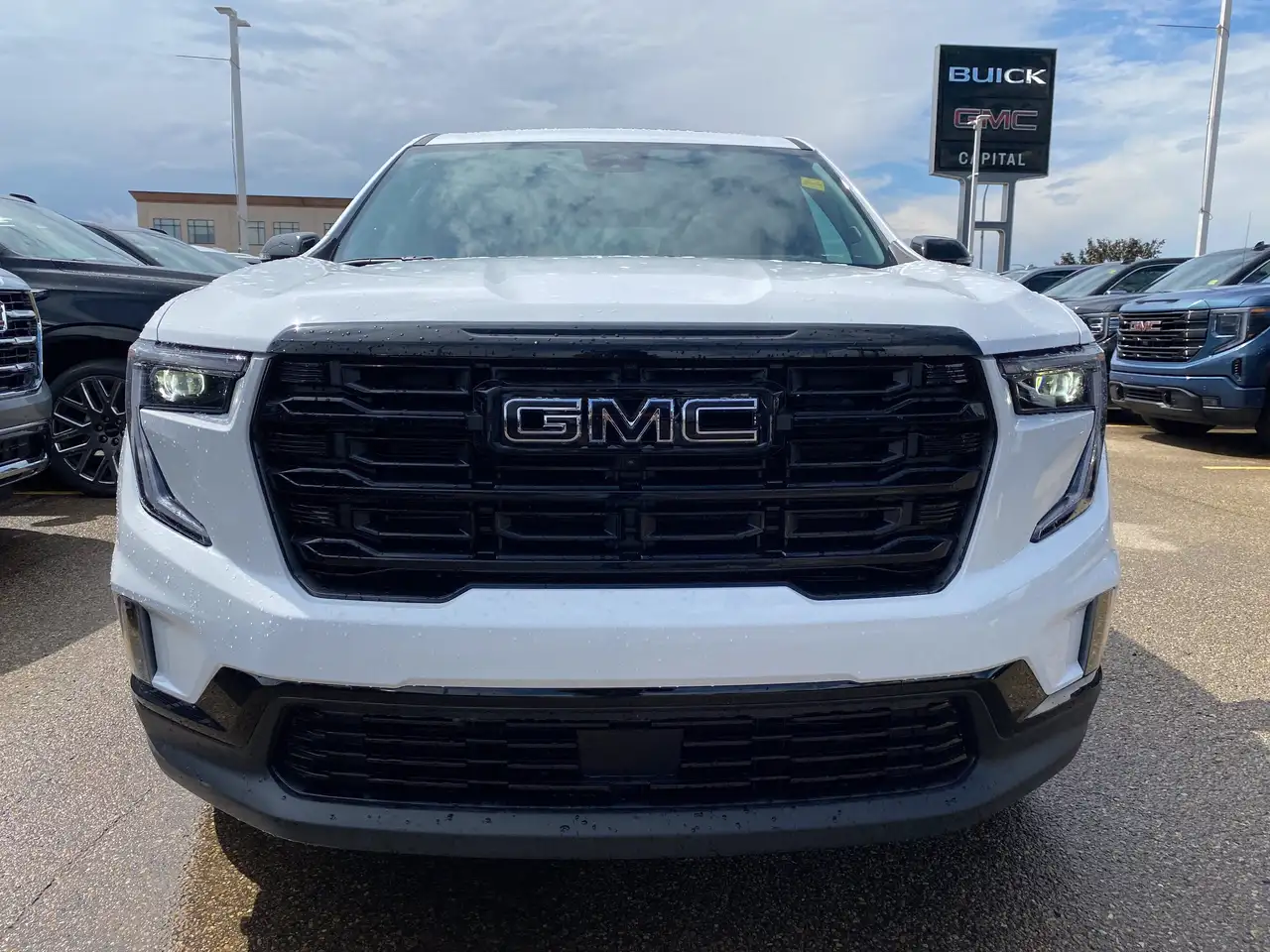 GMC Acadia снимка GMC Acadia