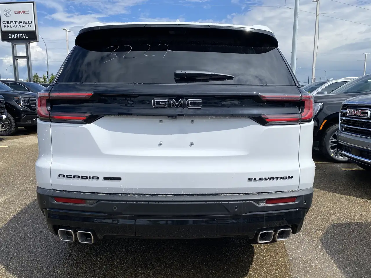GMC Acadia снимка GMC Acadia