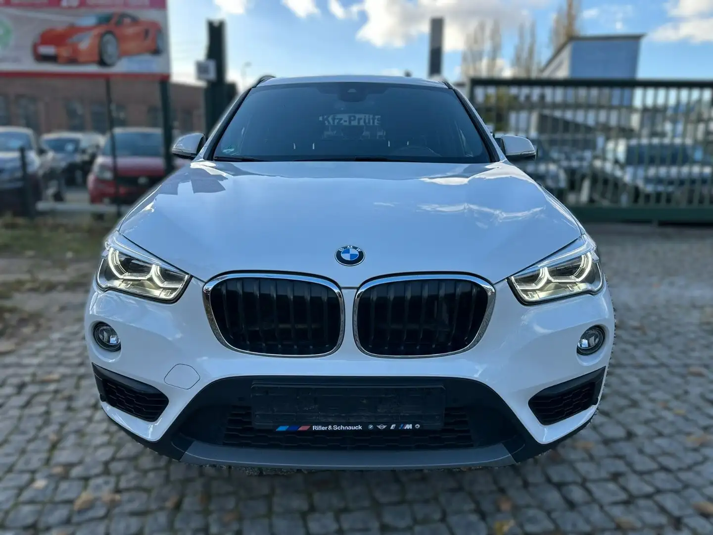 BMW X1 sDrive 20 i PANO/LED/Automatik Weiß - 2