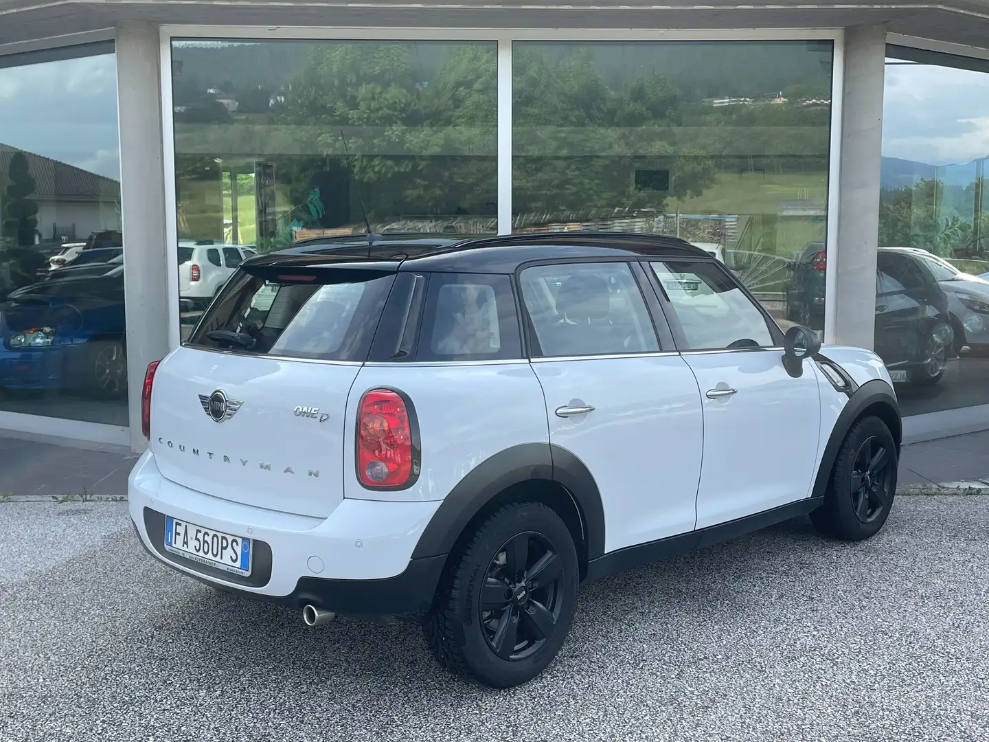 MINI One D Countryman 1.6 Business E6 Bílá - 2