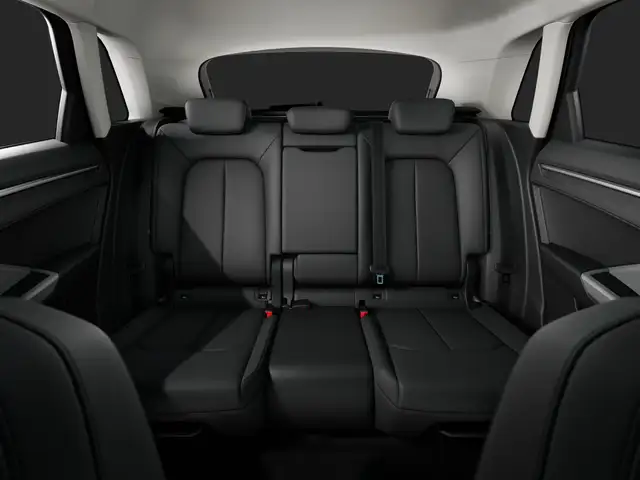 Audi Q3 view 11