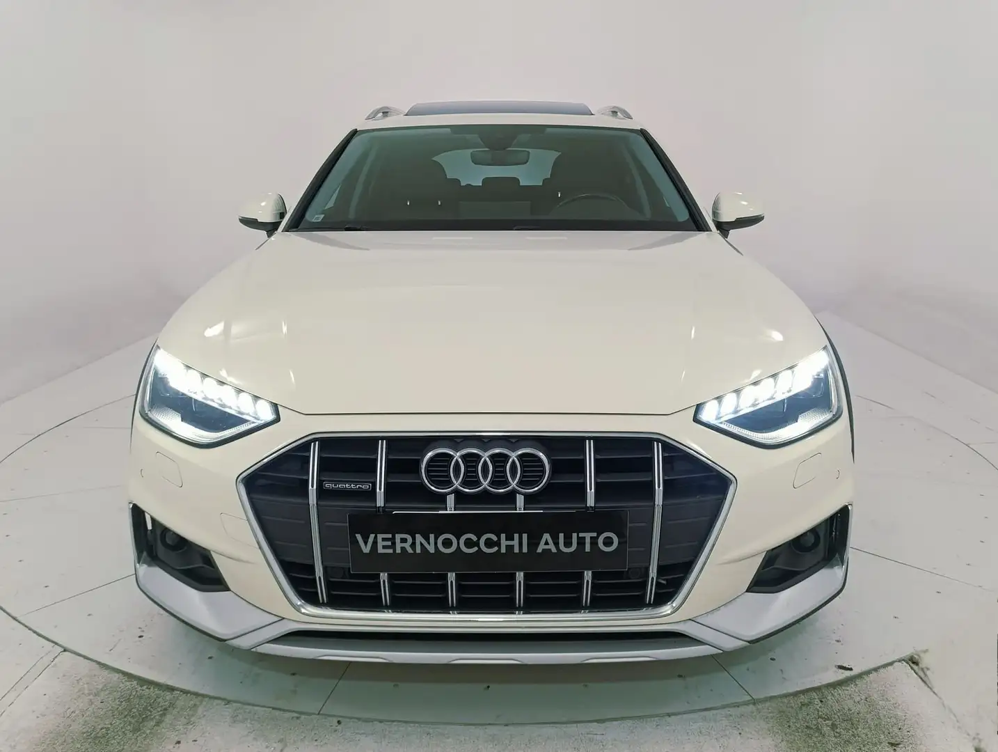 Audi A4 allroad 40 2.0 tdi mhev Identity Contrast quattro 204cv s Beige - 2