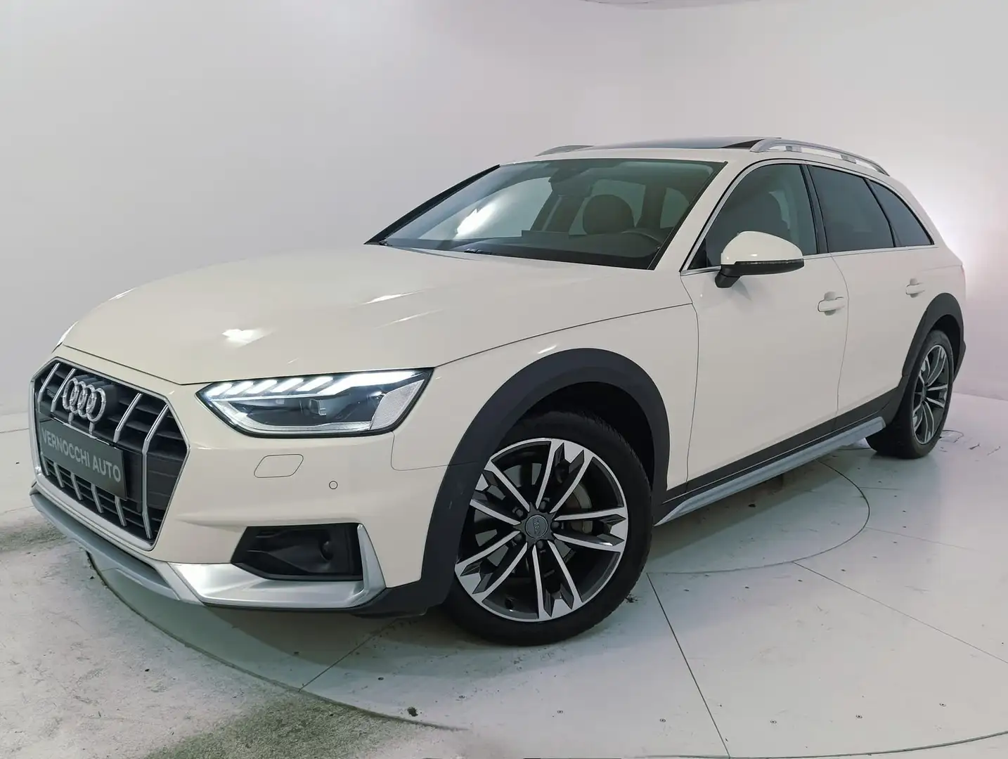 Audi A4 allroad 40 2.0 tdi mhev Identity Contrast quattro 204cv s Beige - 1