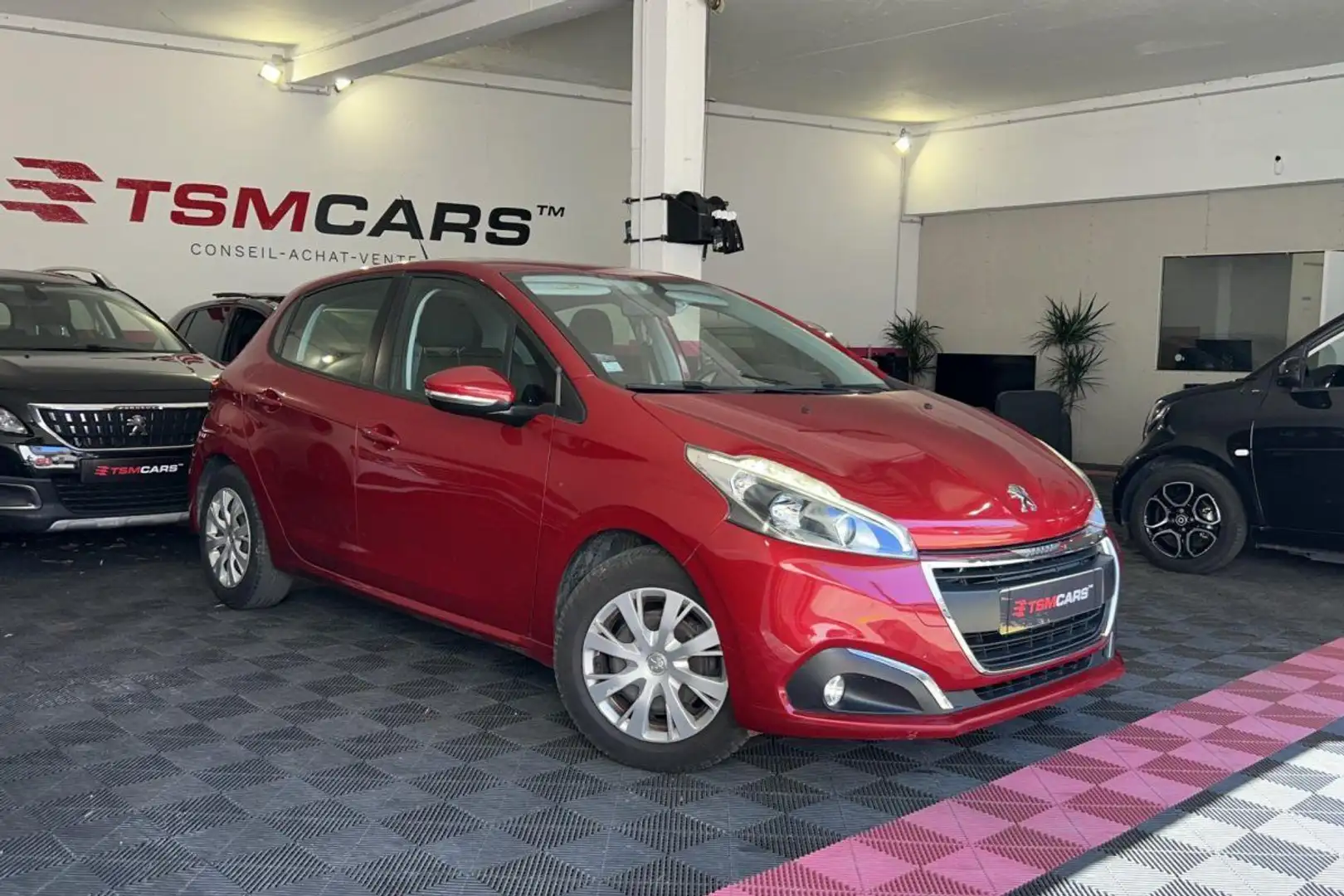 Peugeot 208 1.0i PureTech 12V - 68 BERLINE Active PHASE 2 Rood - 2