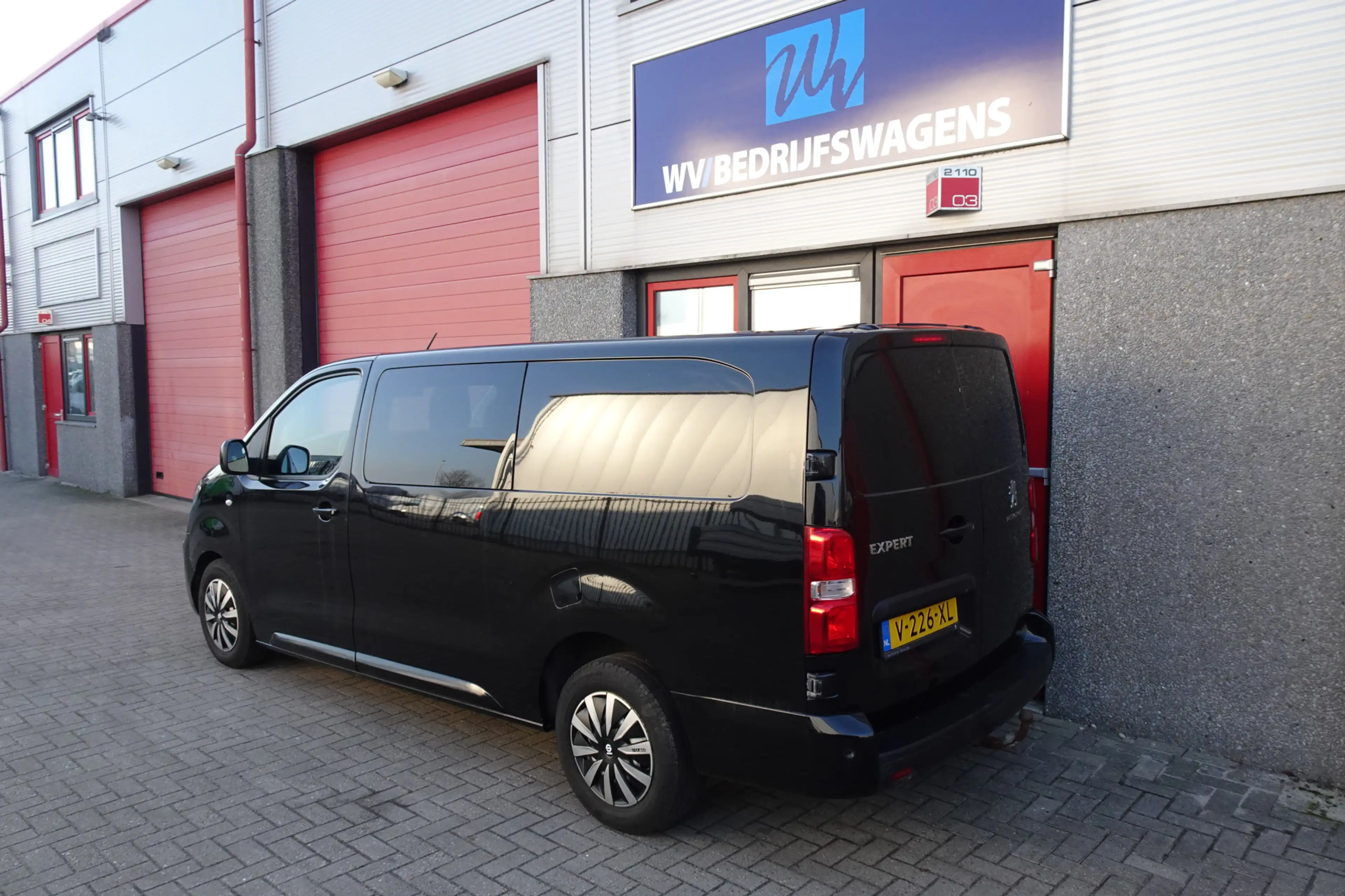 Peugeot Expert 231L 2.0 BlueHDI 120 DC Premium LET OP 1 E VERSNEL — photo 2