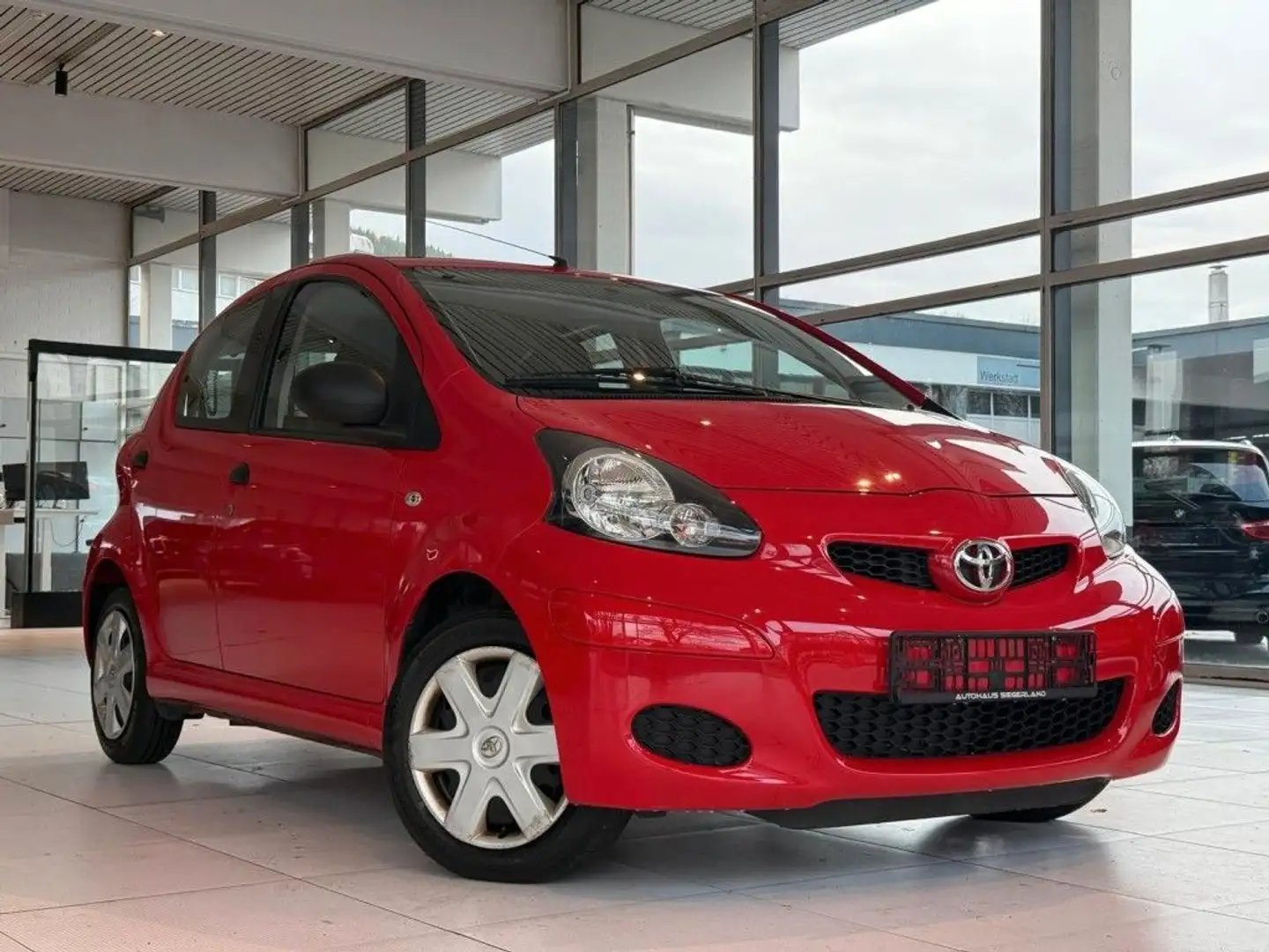 Toyota Aygo AYGO Basis Rot - 2