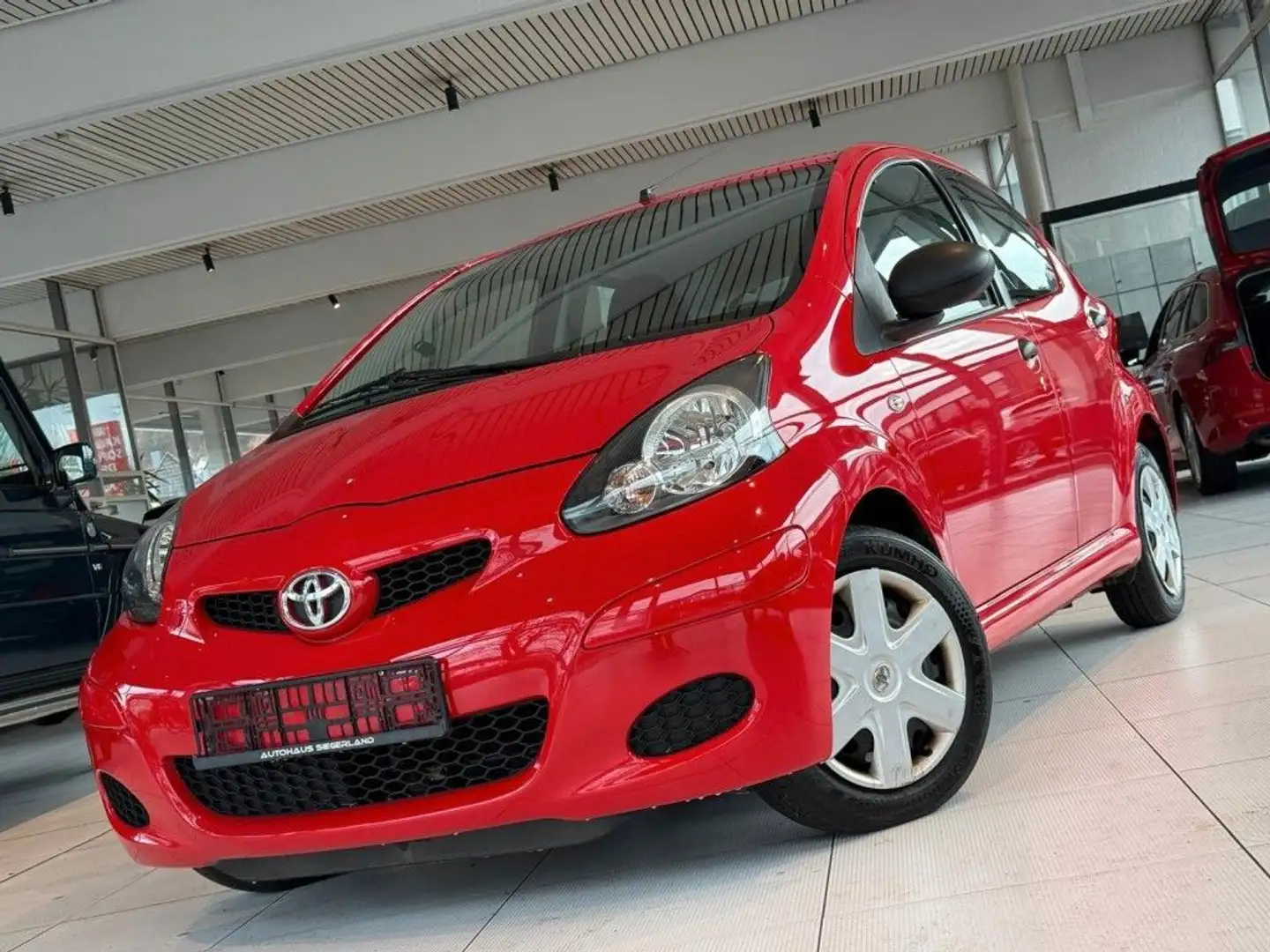 Toyota Aygo AYGO Basis Rot - 1