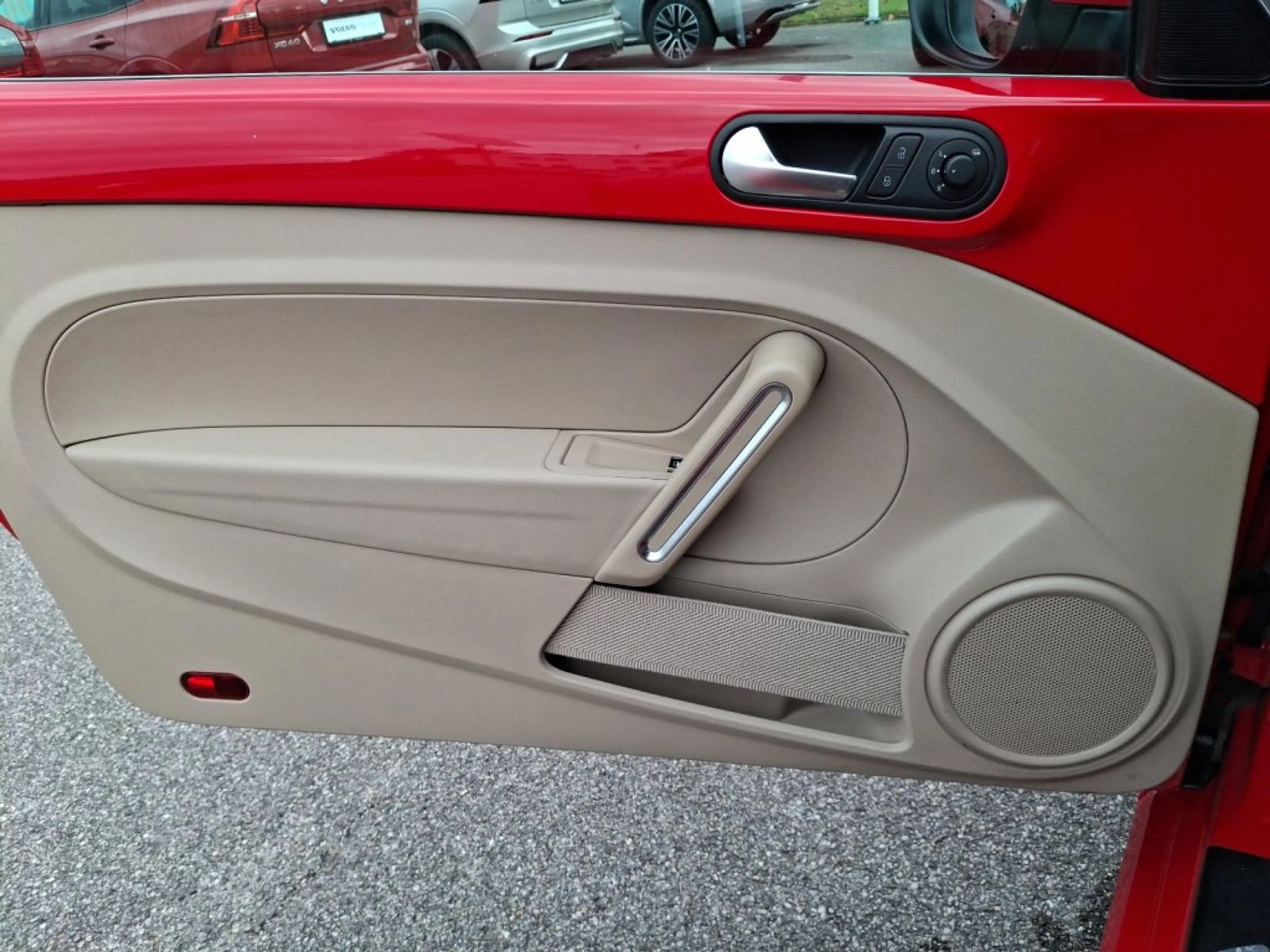 Volkswagen Beetle 1,6 TDI BMT Sky DSG — photo 6