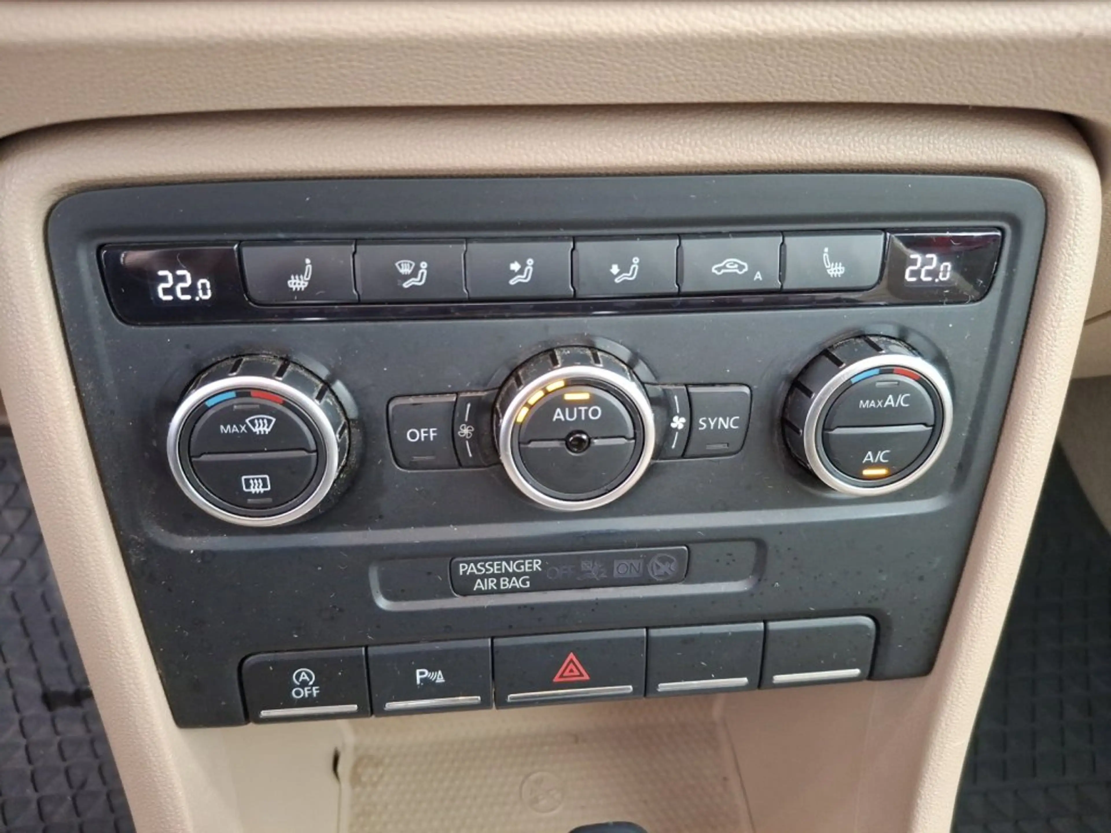 Volkswagen Beetle 1,6 TDI BMT Sky DSG — photo 11