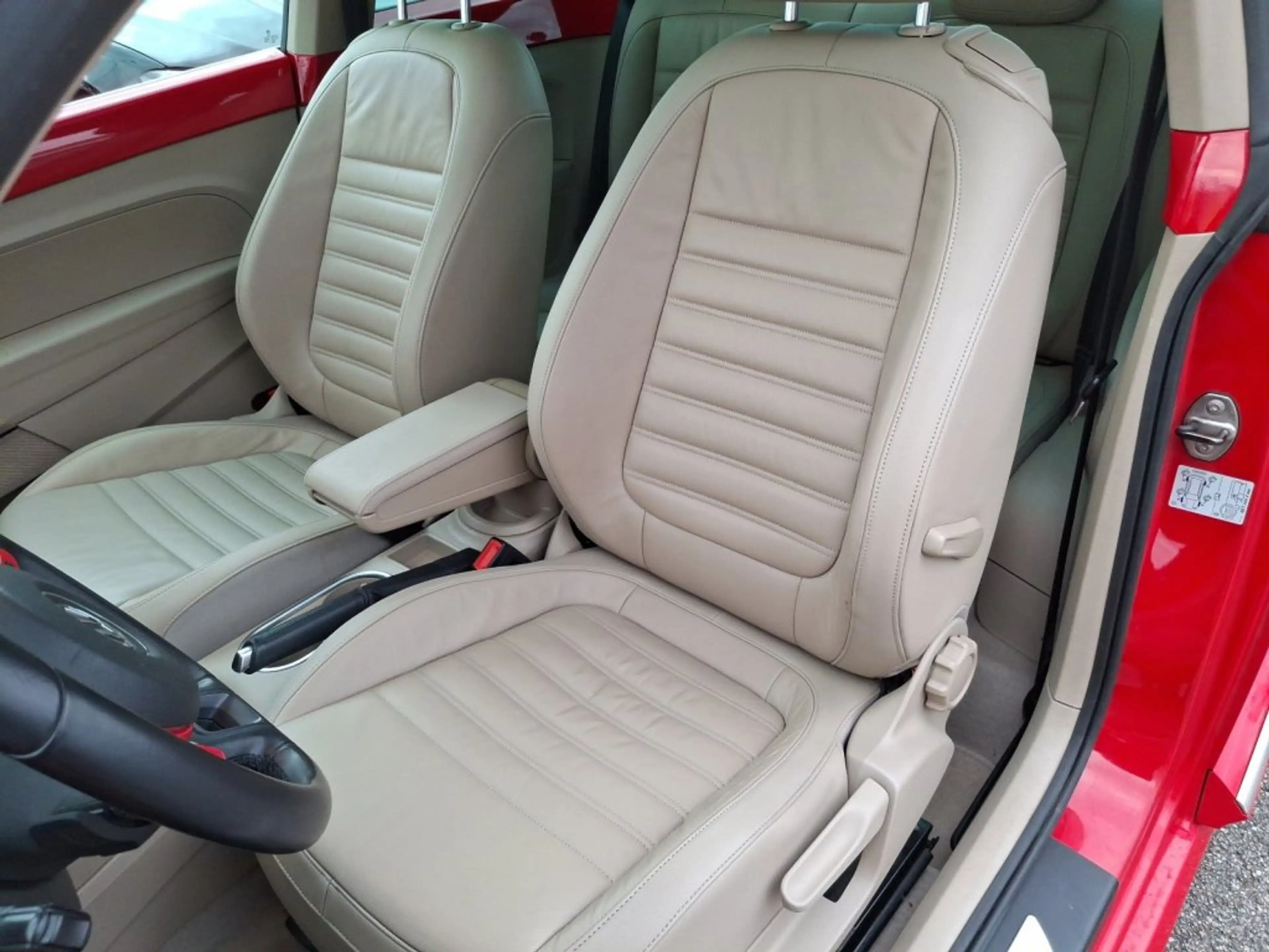 Volkswagen Beetle 1,6 TDI BMT Sky DSG — photo 15