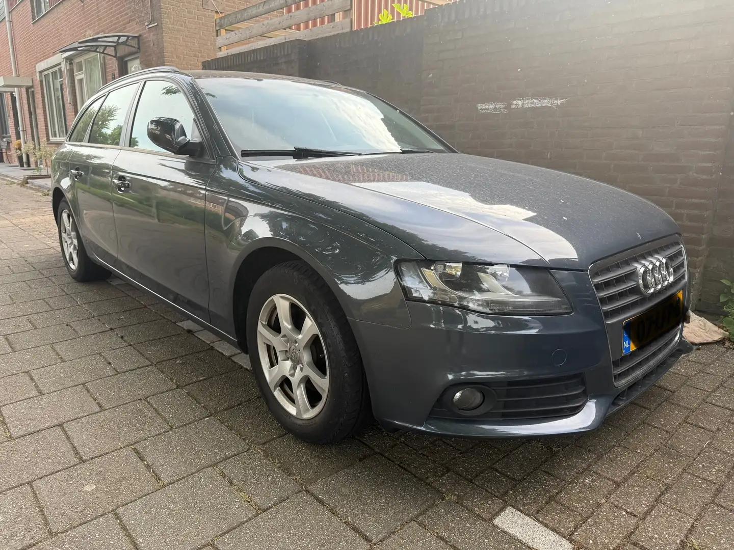 Audi A4 1.8 TFSI Pro L. stationwagen Grijs - 1