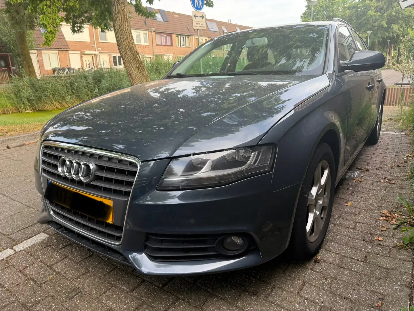 Audi A4 1.8 TFSI Pro L. stationwagen Grijs - 2