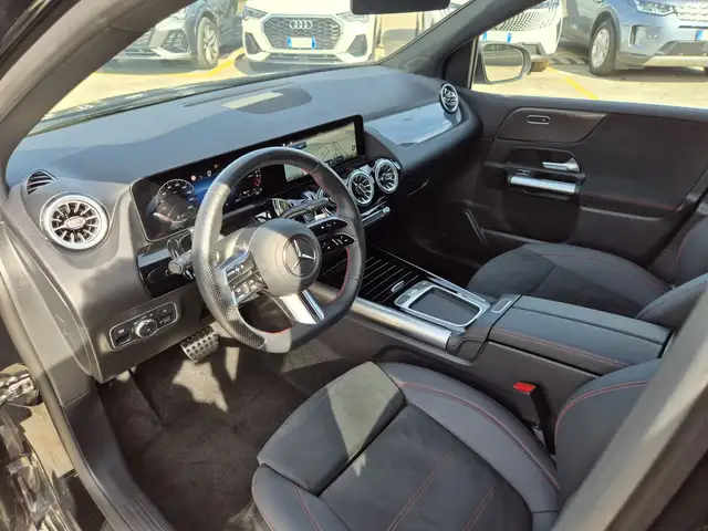 Mercedes-Benz B-Class view 4