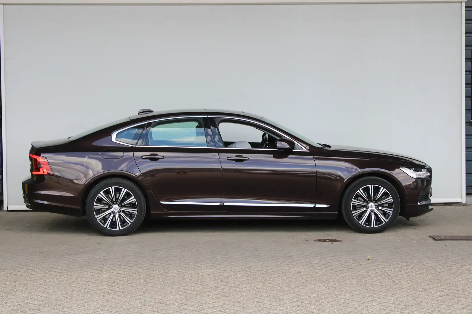 Volvo S90 2.0 T8 AWD Business Pro | Achteruitrijcamera | App Bruin - 2