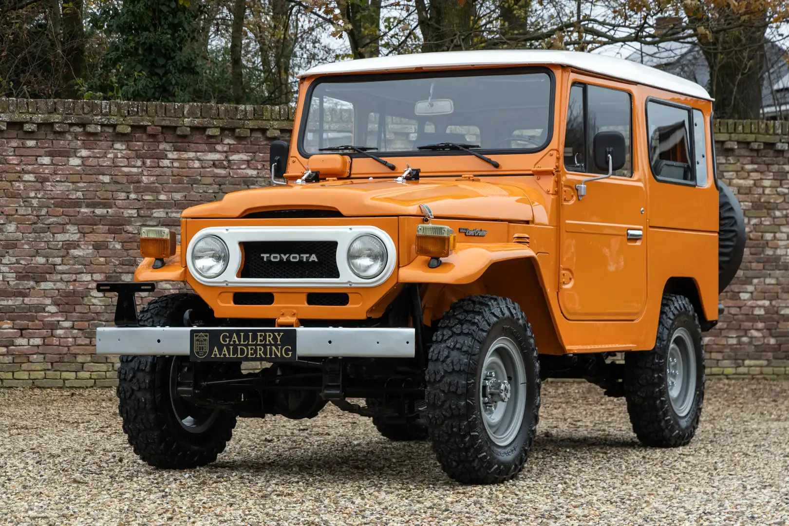 Toyota Land Cruiser FJ40 Hardtop "Pollux Orange" A complete body-off ( Oranje - 1