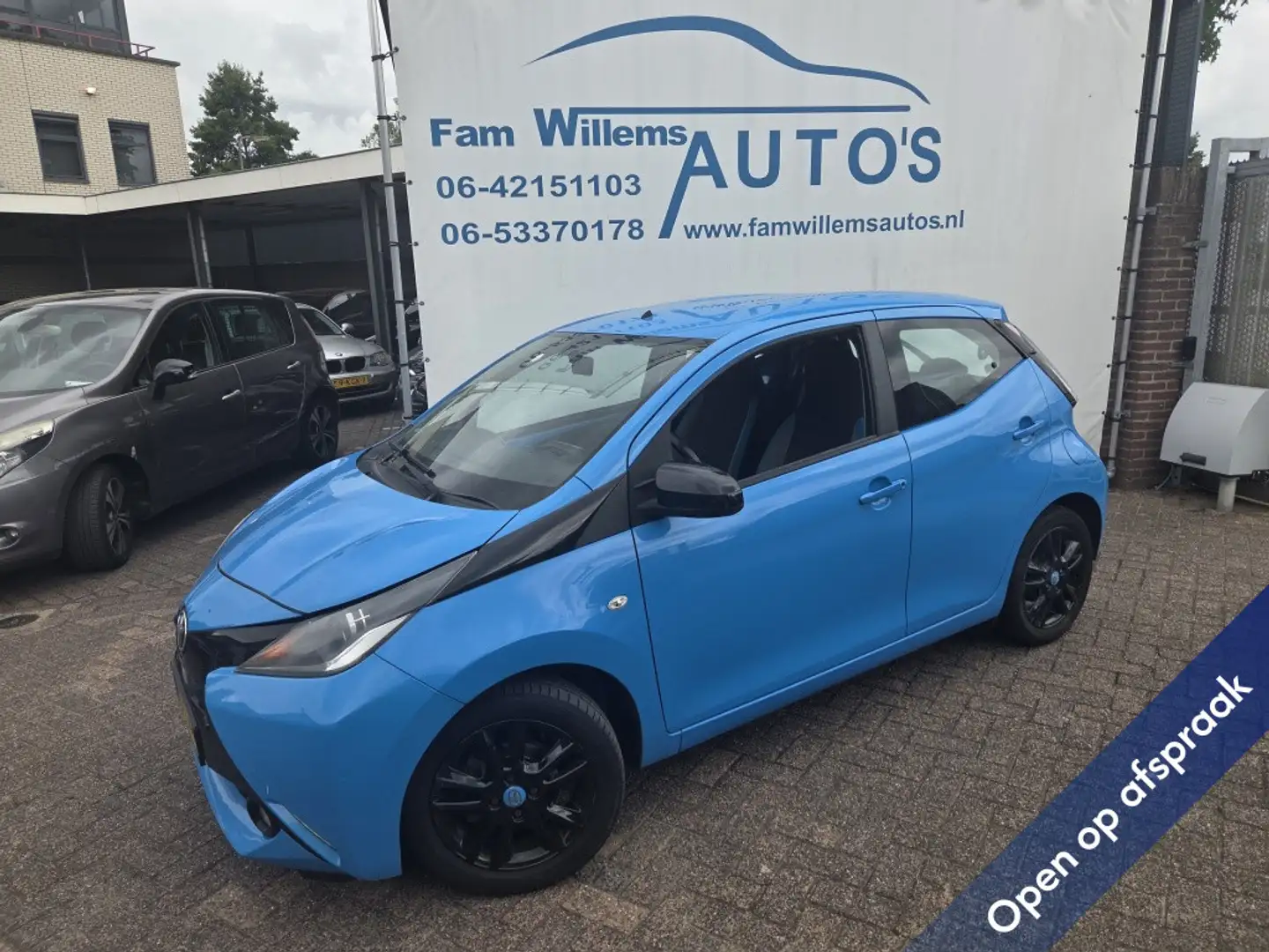 Toyota Aygo 1.0 VVT-i x-cite Blauw - 1