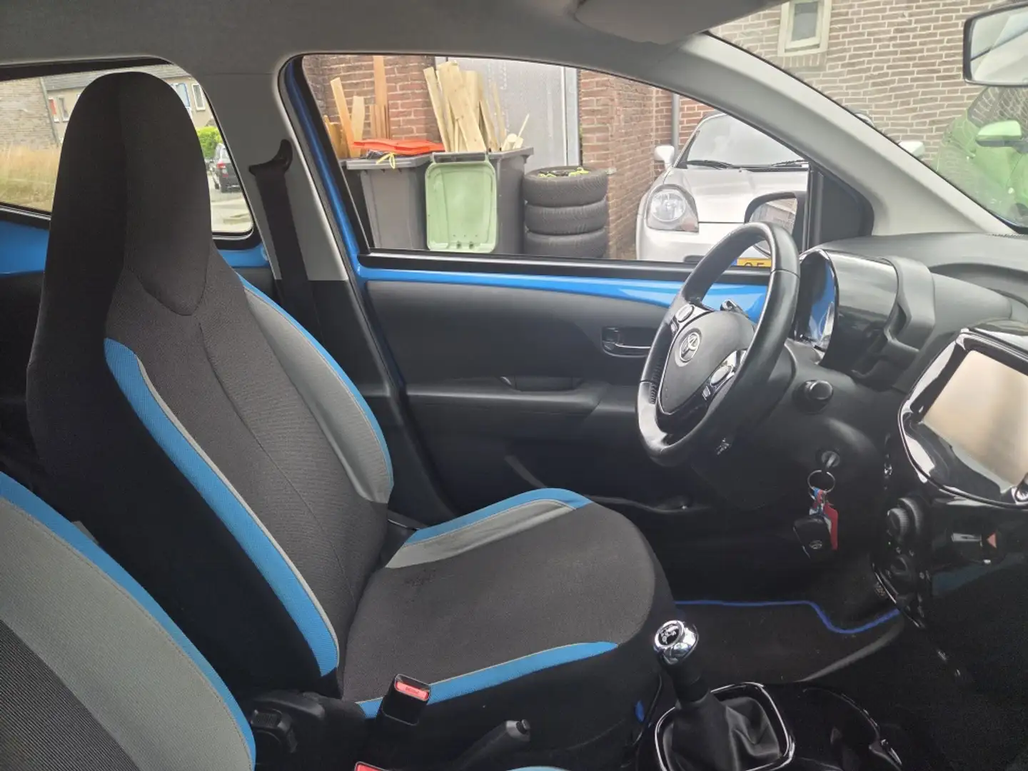 Toyota Aygo 1.0 VVT-i x-cite Blauw - 2