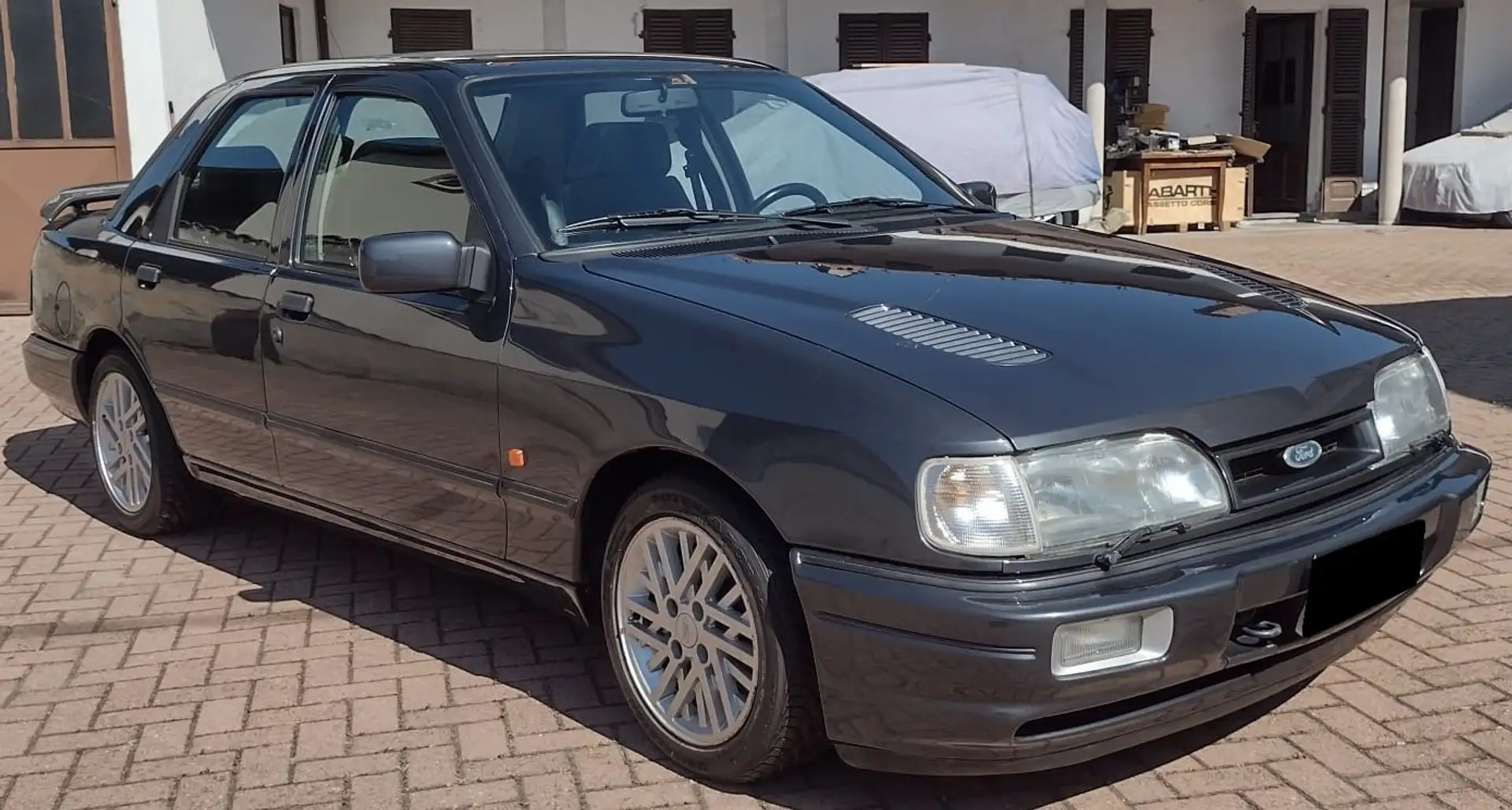 Ford Sierra RS Cosworth 4p. 2WD Gris - 2