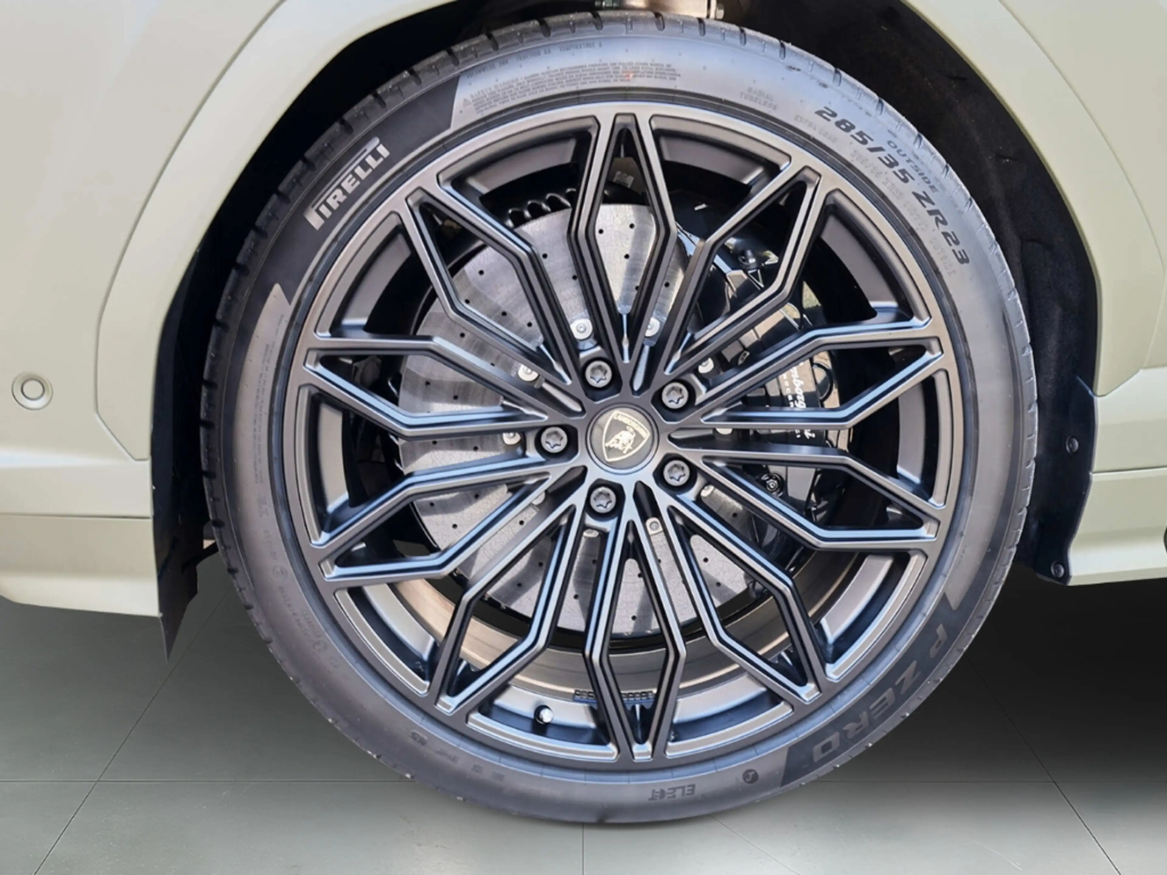 Lamborghini Urus SE Style Matt B&O Pano Carbon Massage Anima — photo 12