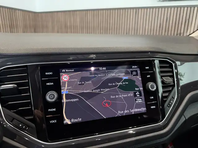 Volkswagen T-Roc view 12