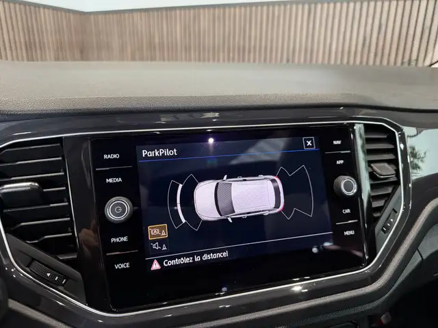 Volkswagen T-Roc view 13