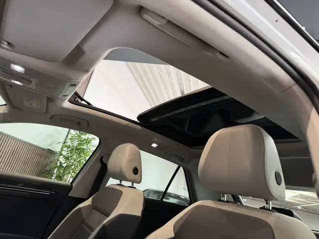 Volkswagen T-Roc view 9