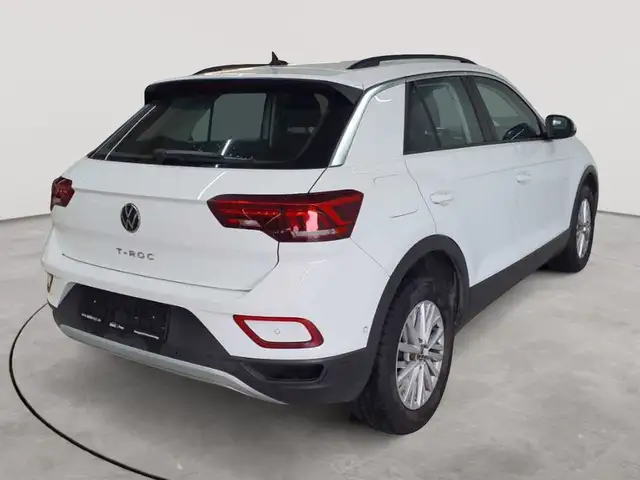 Volkswagen T-Roc view 4