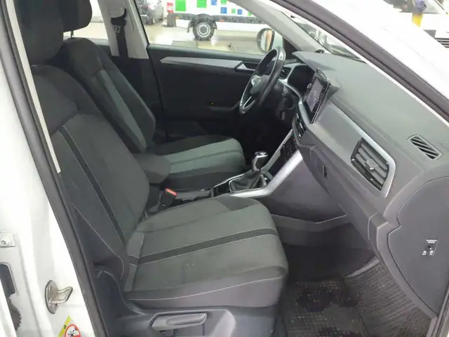 Volkswagen T-Roc view 7
