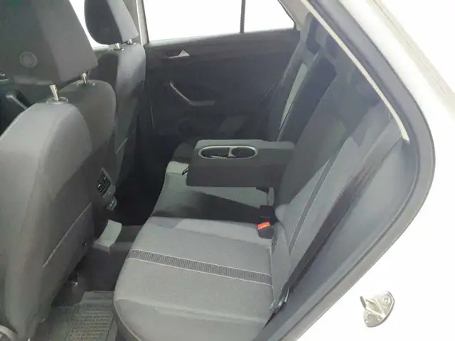 Volkswagen T-Roc view 14