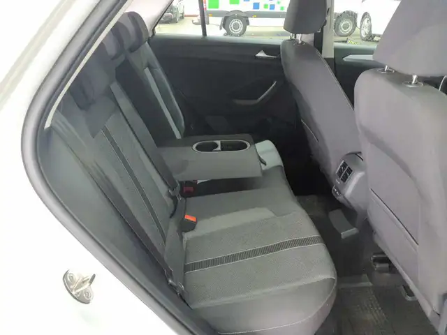 Volkswagen T-Roc view 13