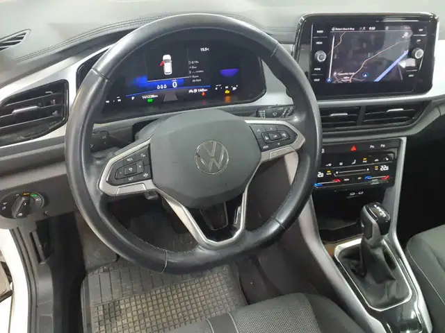 Volkswagen T-Roc view 9